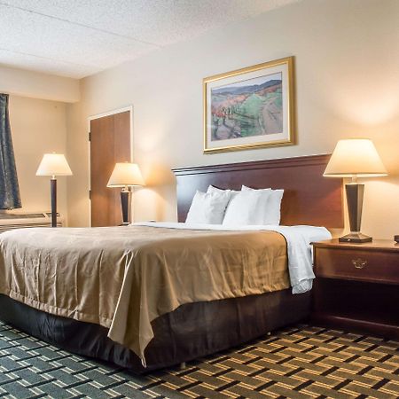 Quality Inn & Suites Palm Island Indoor Waterpark Batavia Bagian luar foto