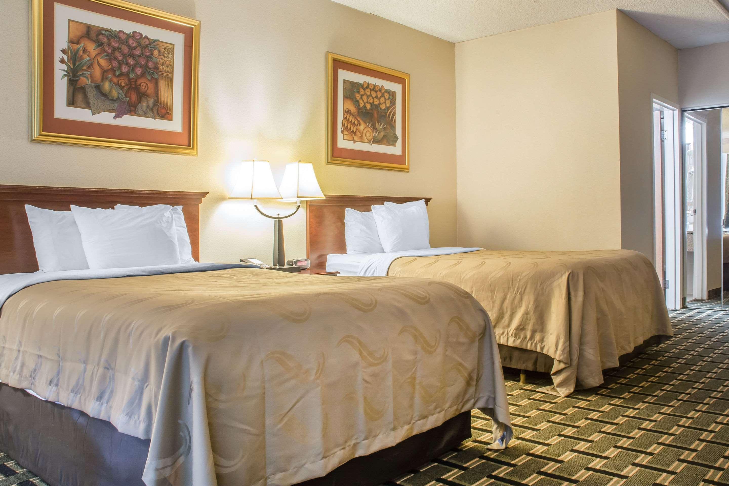 Quality Inn & Suites Palm Island Indoor Waterpark Batavia Bagian luar foto